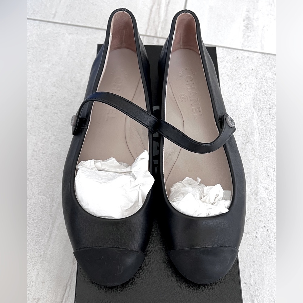Authentic Chanel black leather Mary Jane sz 38 worn once
